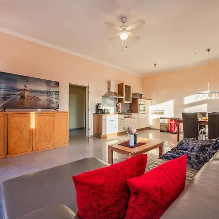 Der Schlosshof - 01 * Pudagla