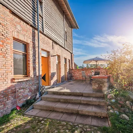 Der Schlosshof - 01 *