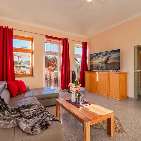 Der Schlosshof - 01 Apartment Pudagla